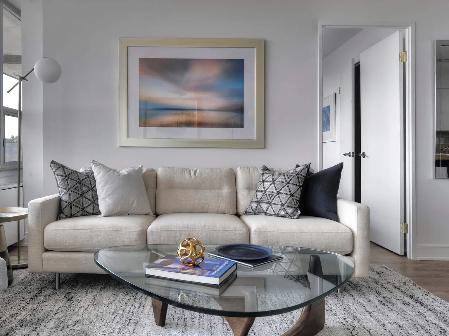 289 The Kingsway Toronto — Photo 3