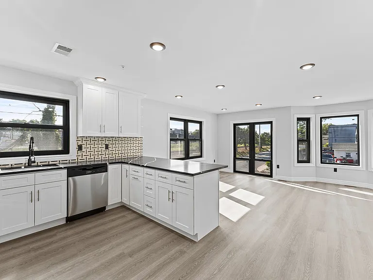 51 Bedford Ave #2A — Photo 4