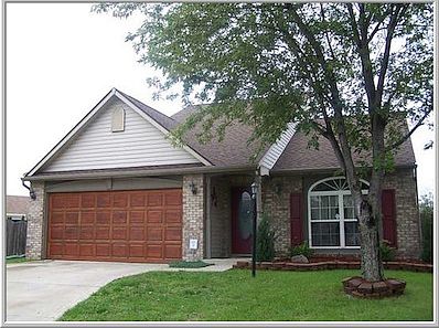 1st image of 125 Meadow Glen Dr