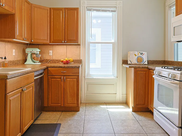 712 Meigs St #1 — Photo 5