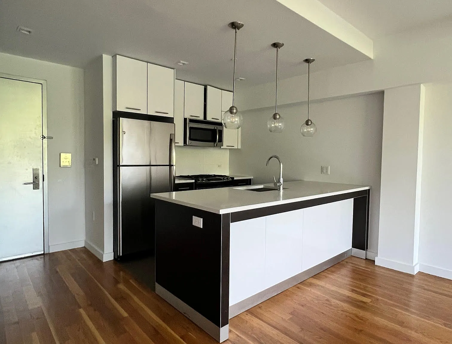 123 Parkside Avenue — Photo 2