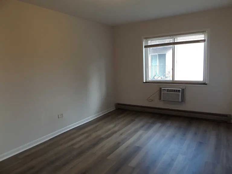 710 W Huntington Commons Rd #2B — Photo 15