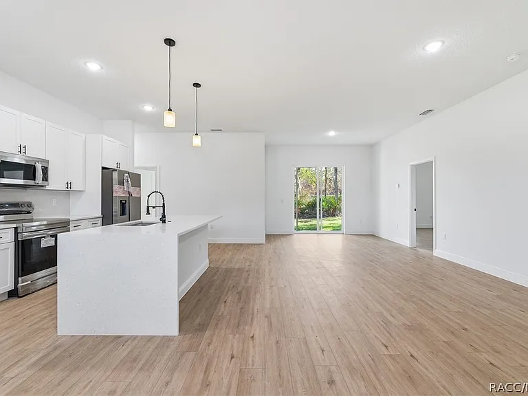 2652 W Paragon Ln — Photo 8