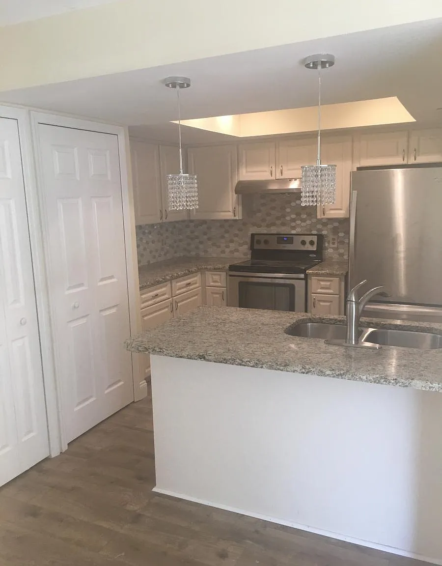 2 bed, 1087 sqft, $2,295 — Photo 2
