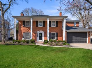 2200 Swainwood Dr, Glenview, IL 60025