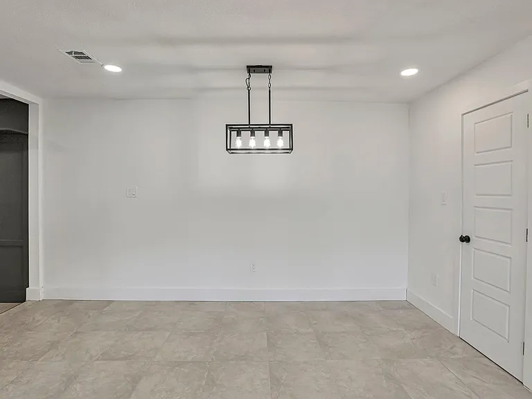1610 S Beckley Ave — Photo 16