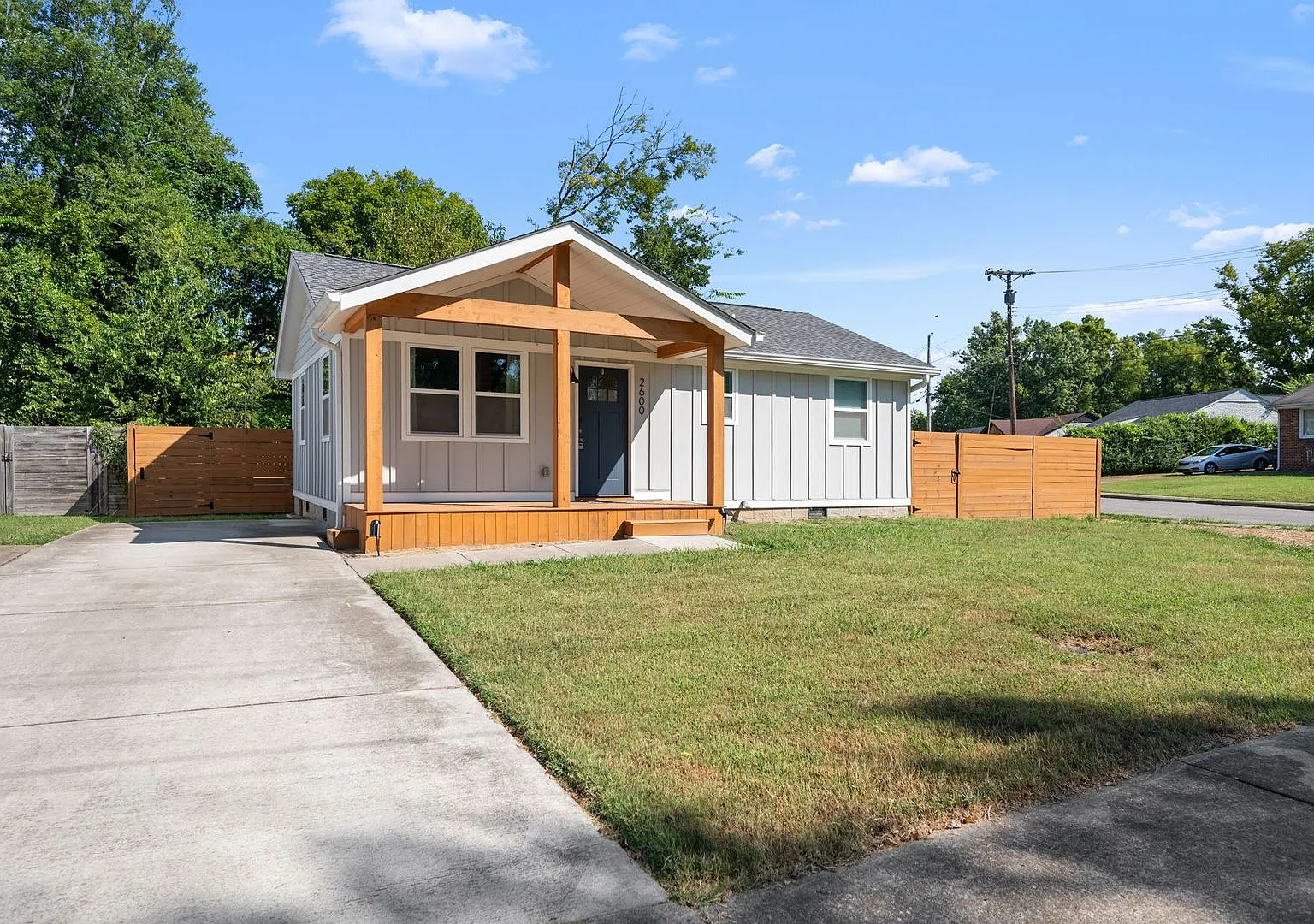 Beautifully Renovated Home Near Downtown Nashville! — Photo 1