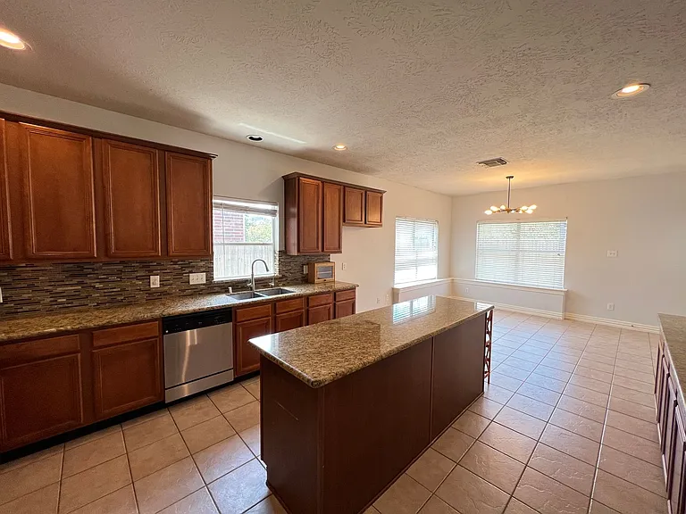 3518 Ellies Ln — Photo 13