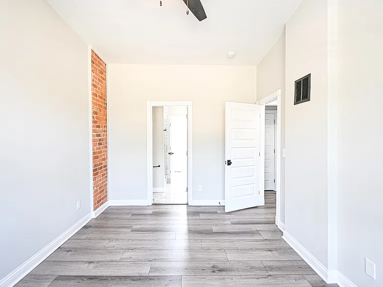 2823 Ashland Ave — Photo 17