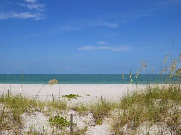 56 Gulf Shore Blvd S, Naples, FL 34102