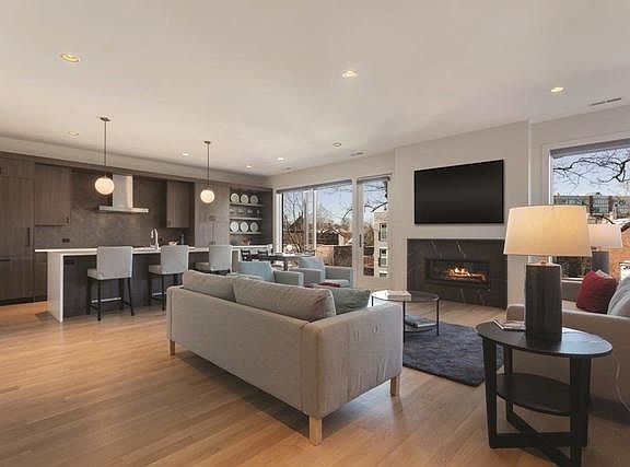 5th image of 1745 N Hoyne Ave #1E