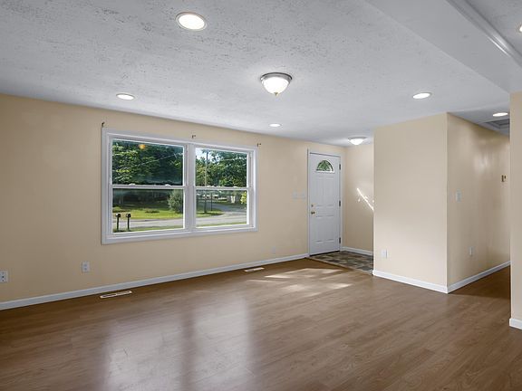 3rd image of 803 George St