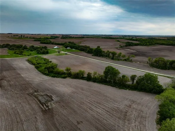 320 Foxtail Rd, Hiawatha, KS 66434