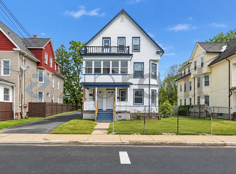 64 Rowe Ave #2