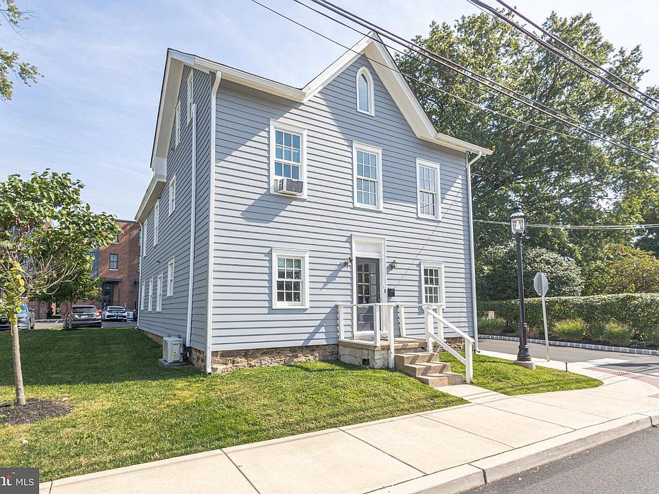 1st image of 211 Court St