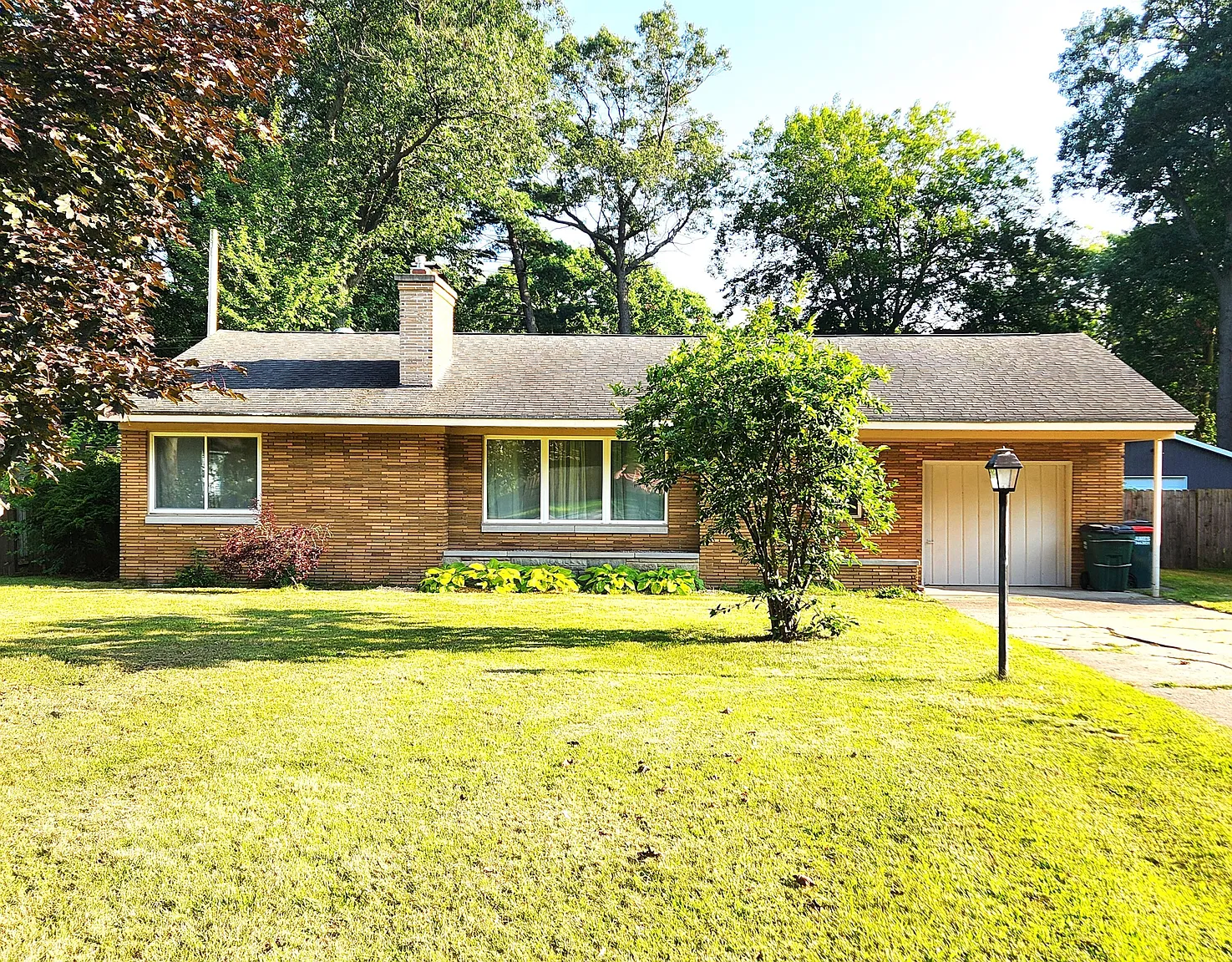 559 Wendover Blvd photo 1