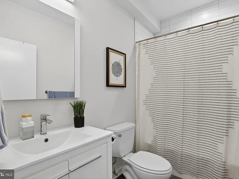 381 Martin St #3 — Photo 13