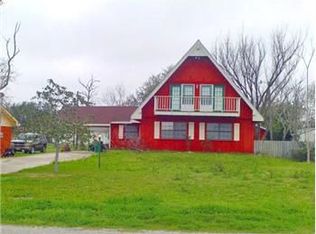 305 Johnson Ave, Palacios, TX 77465