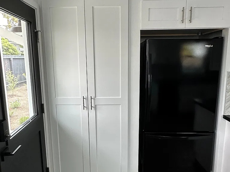 137 E D St — Photo 7