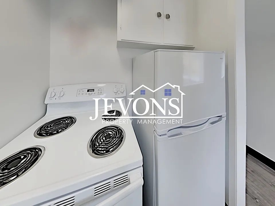 Spacious 3-Bedroom Home in Yakima with Fenced Yard & Driveway Parking