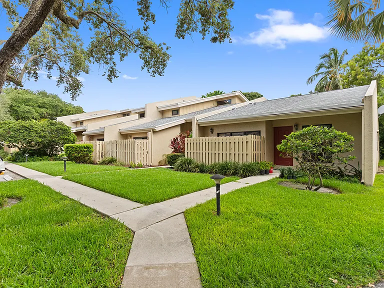 1400 NW 9th Ave #B-14 — Photo 2