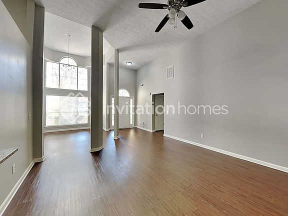 5th image of 105 Foxlair Cir
