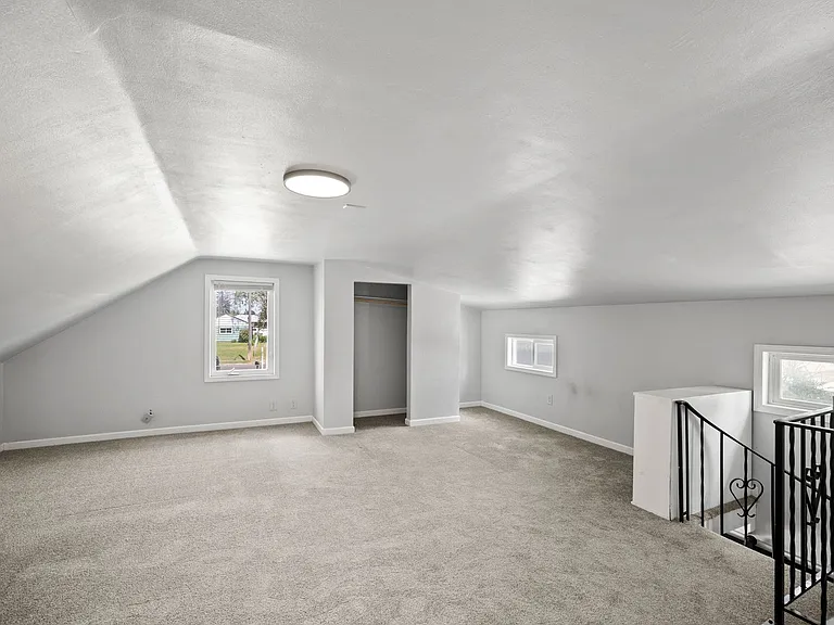 1504 E Queen Ave — Photo 13