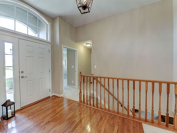 5th image of 9915 Burleigh Ln