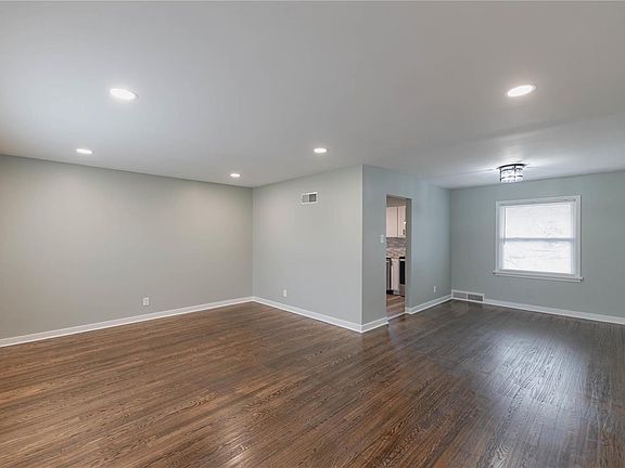 5th image of 17 Shireford Ln