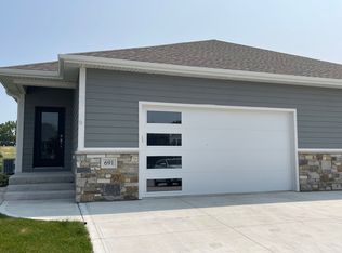 691 Prairie Blvd, Dakota Dunes, SD 57049