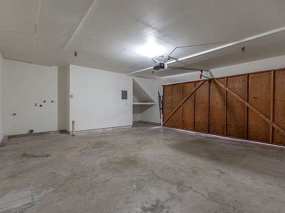 4th image of 6016-6018 Primrose Ave #B