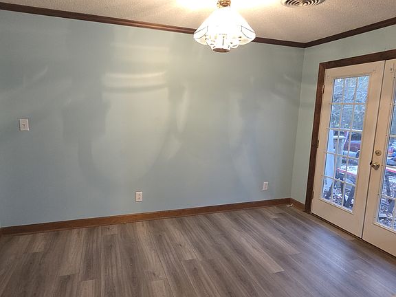 Great view of back yard from dinning room.