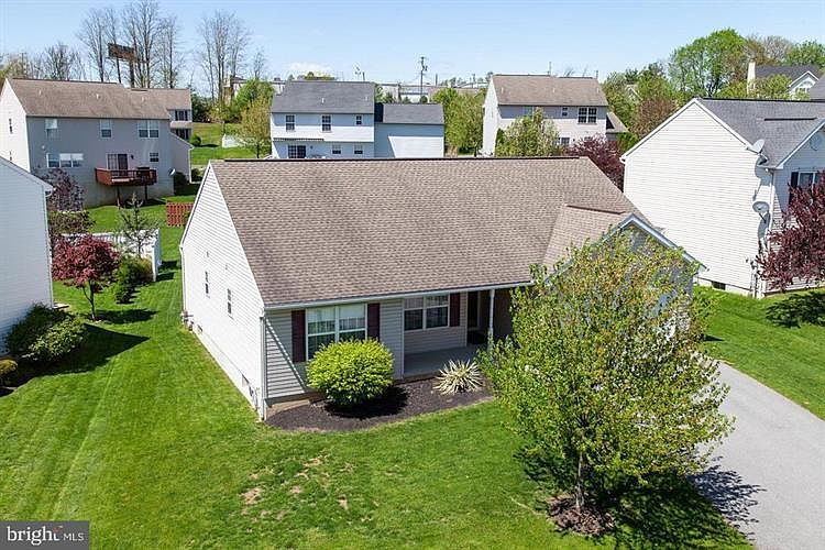 1st image of 421 Colonial Ct