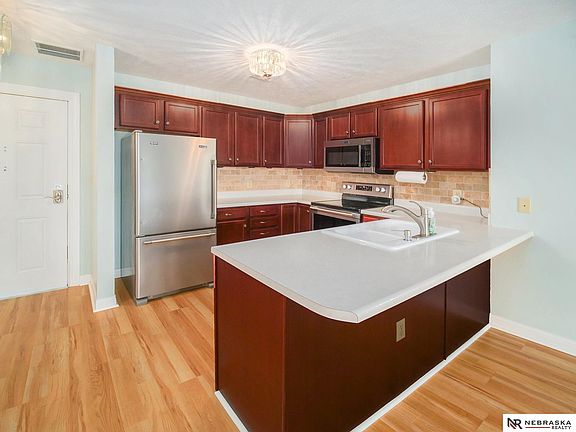 5th image of 5831 Enterprise Dr APT 308
