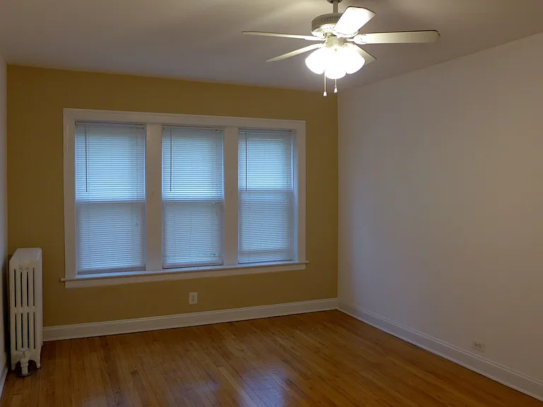 Linder/ Lawrence Apartments — Photo 13