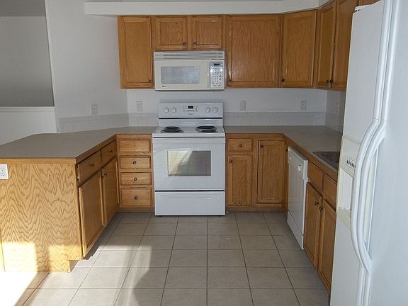 4th image of 1371 Westwood Dr
