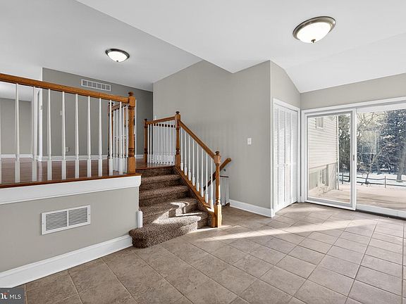 5th image of 504 Wellfleet Rd