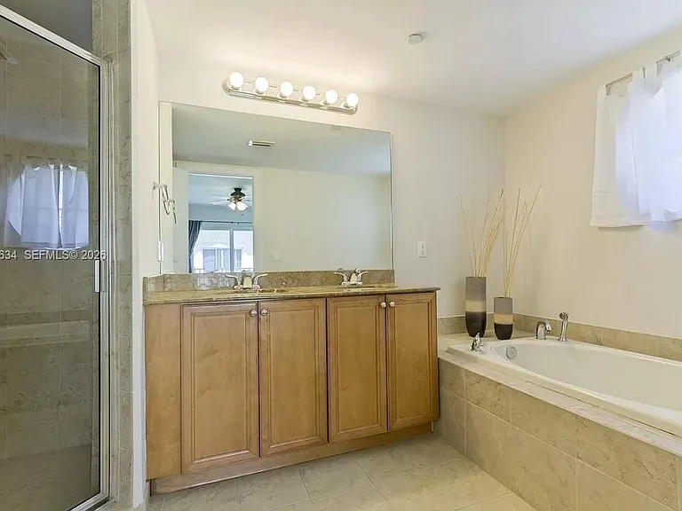 708 SE 15th St #5 — Photo 12