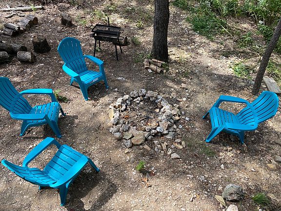 4th image of 396 Choate Rd