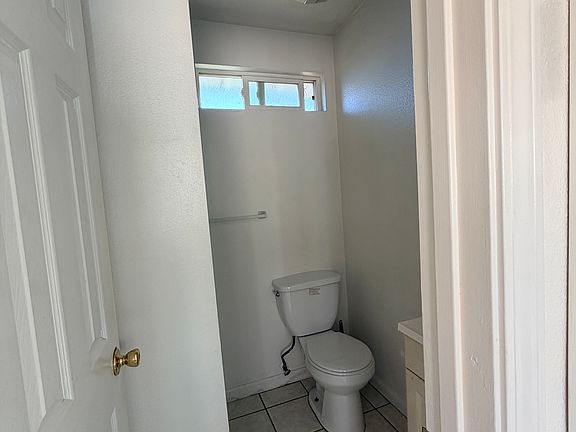 4th image of 10 Tasco Ct