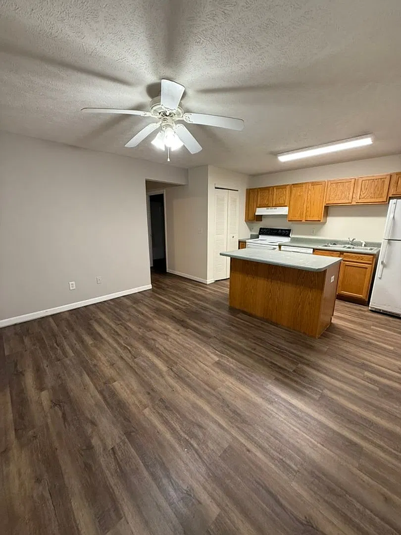 1701 / 1705 RT Dunn — Photo 3