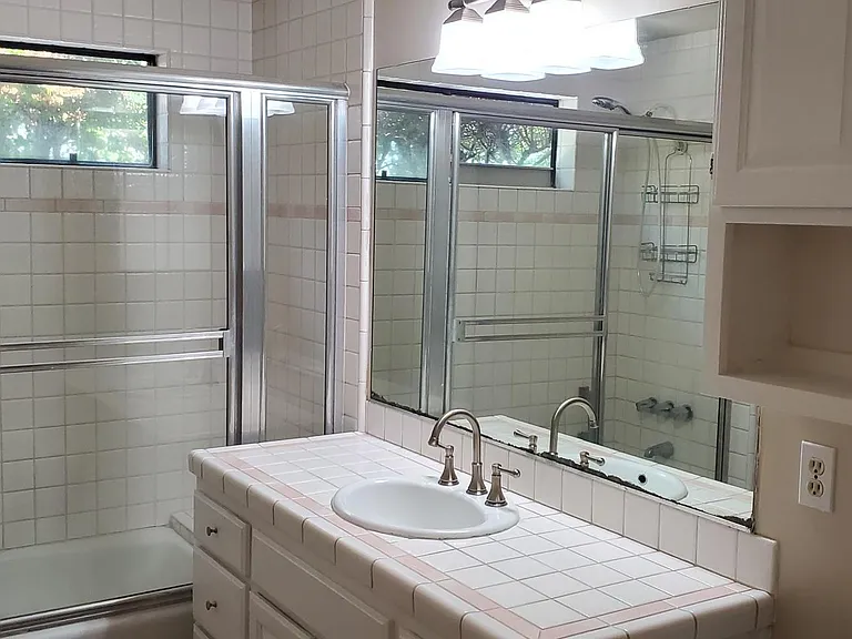 368 Gladys Ave — Photo 13