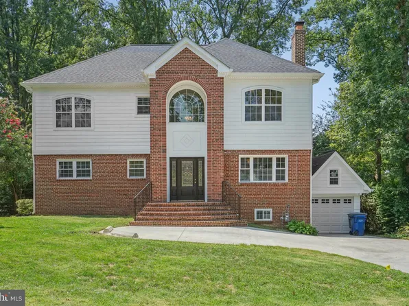 6349 Carolyn Dr, Falls Church, VA 22044