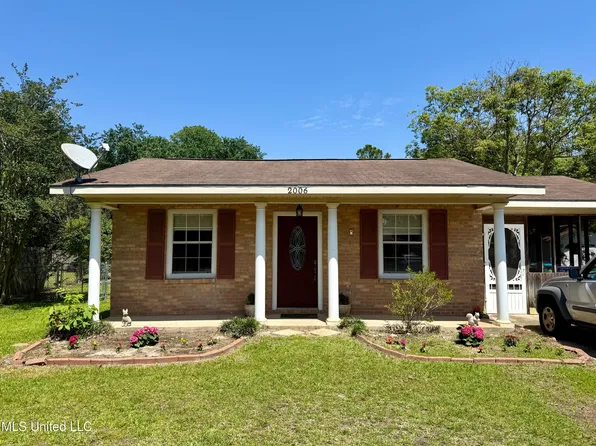 2006 Eden St, Pascagoula, MS 39581