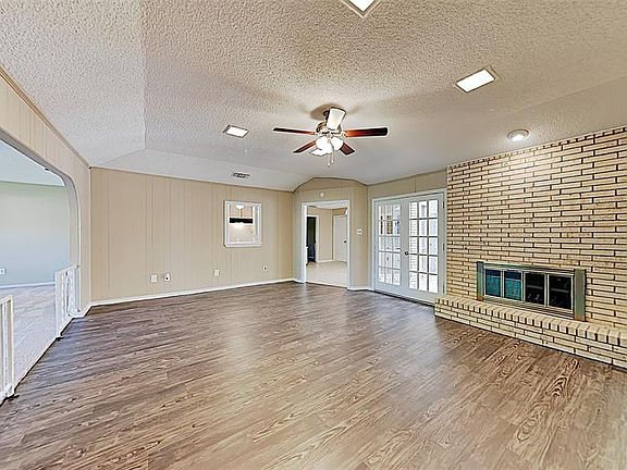 2nd image of 2405 Kingsbridge Dr