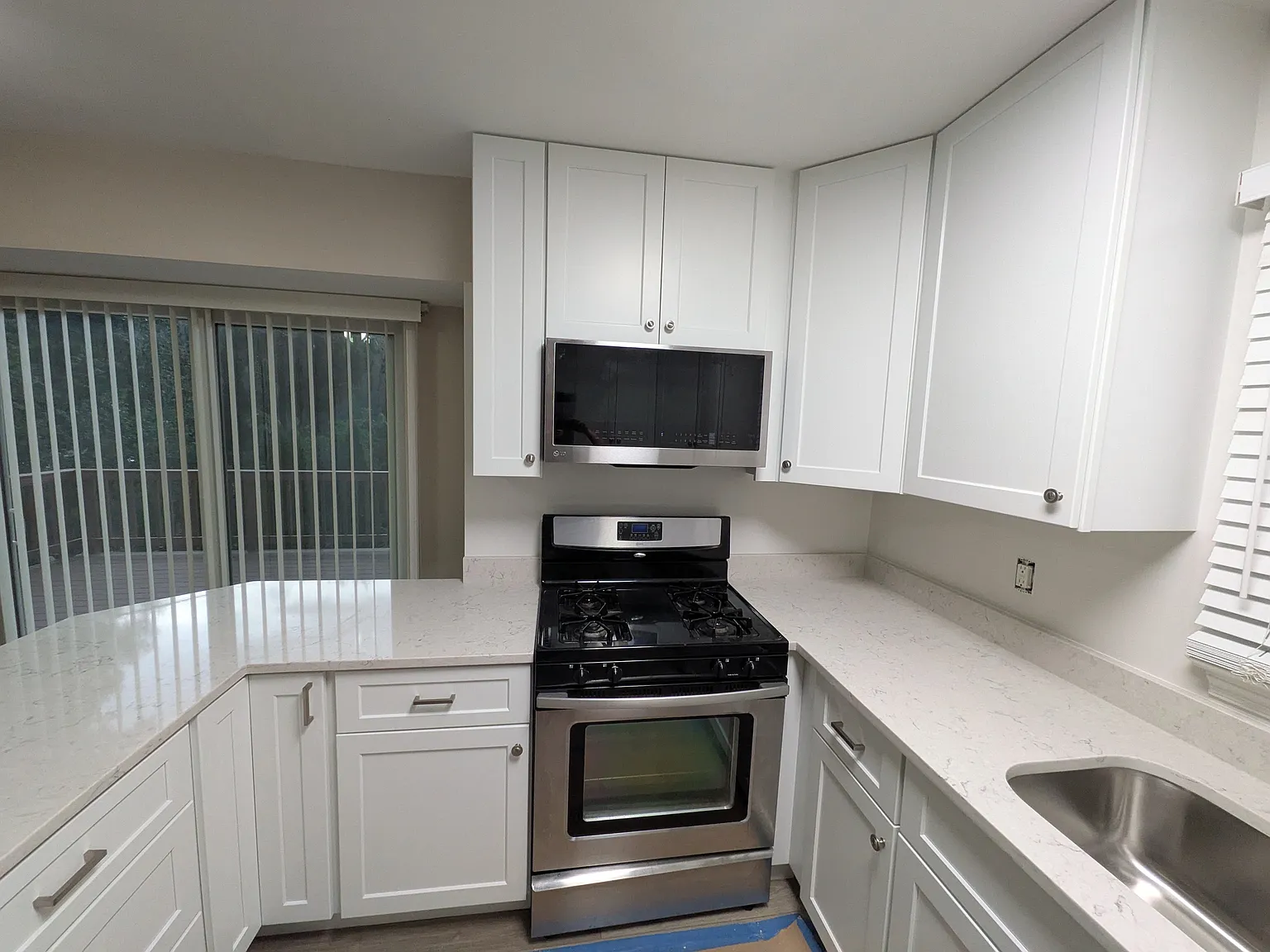 4 bed, 3.5 bath, 2883 sqft, $4,000 — Photo 4