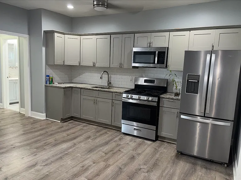 17 Cedar Ave #3 — Photo 1