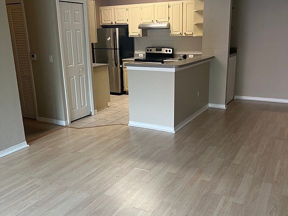 5th image of 2615 Maitland Crossing Way