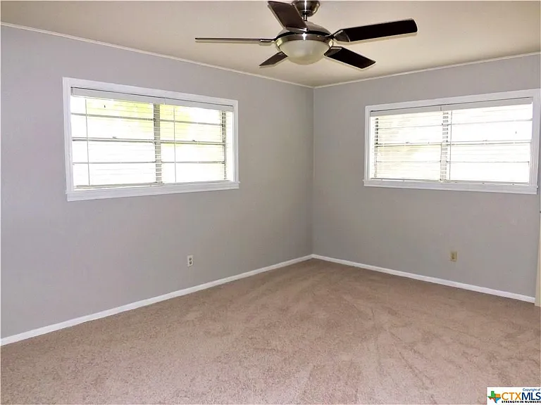 103 N Oak Dr — Photo 16