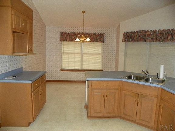 5th image of 1629 Kinsale Dr